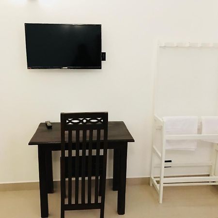 Royal White Tourist Rest Otel Anuradhapura Dış mekan fotoğraf