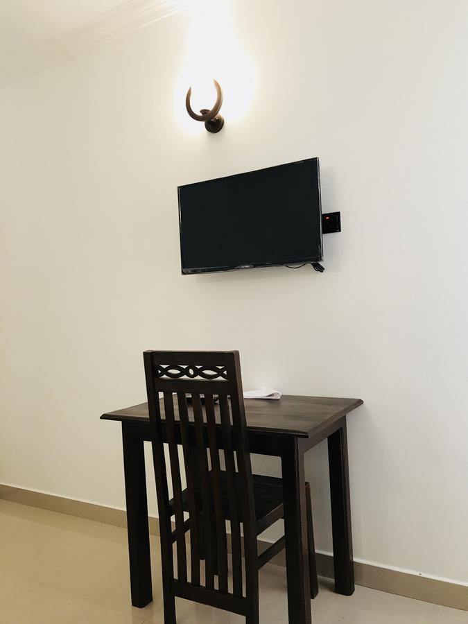 Royal White Tourist Rest Otel Anuradhapura Dış mekan fotoğraf