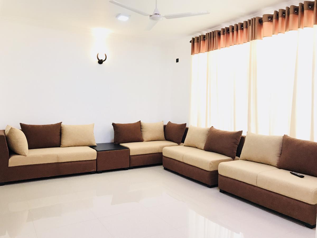 Royal White Tourist Rest Otel Anuradhapura Dış mekan fotoğraf