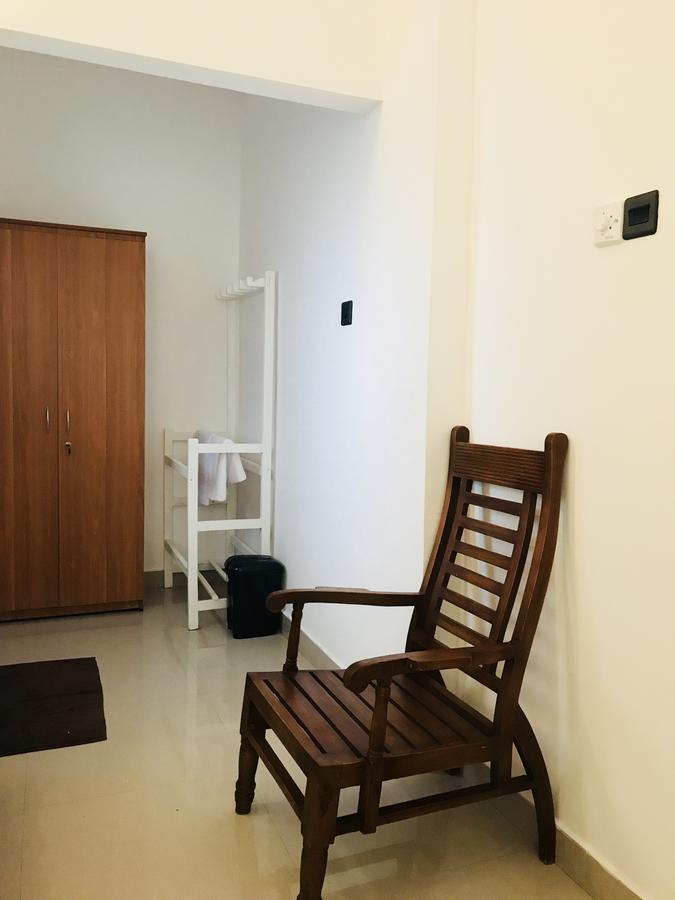 Royal White Tourist Rest Otel Anuradhapura Dış mekan fotoğraf