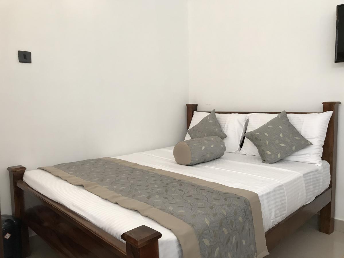 Royal White Tourist Rest Otel Anuradhapura Dış mekan fotoğraf