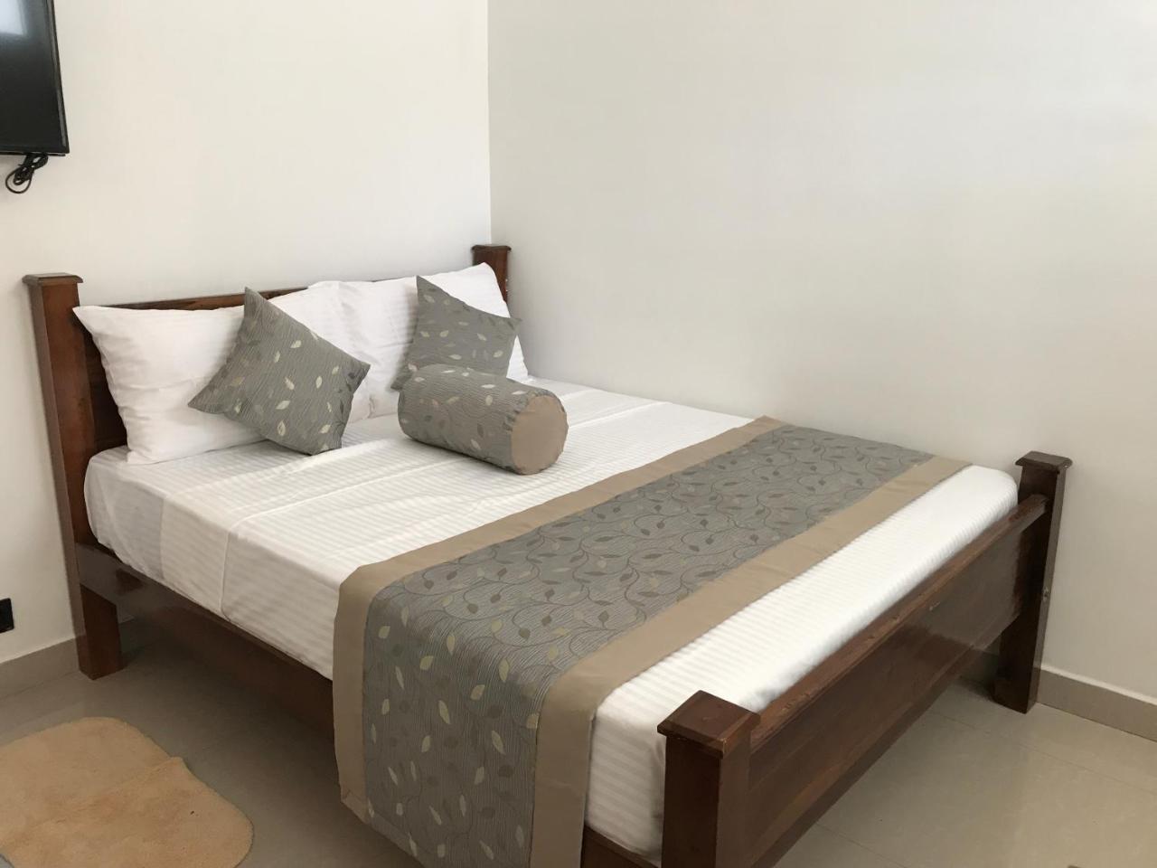 Royal White Tourist Rest Otel Anuradhapura Dış mekan fotoğraf