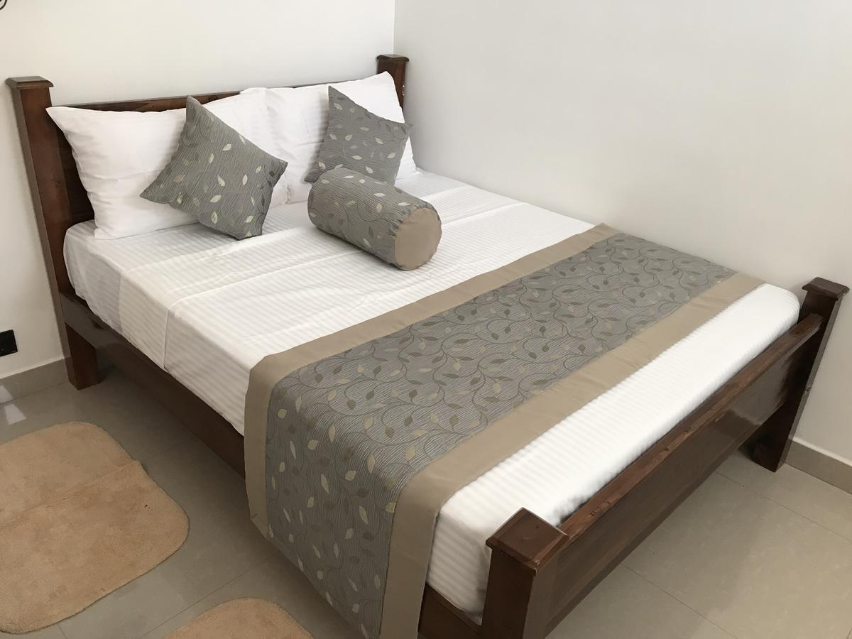 Royal White Tourist Rest Otel Anuradhapura Dış mekan fotoğraf