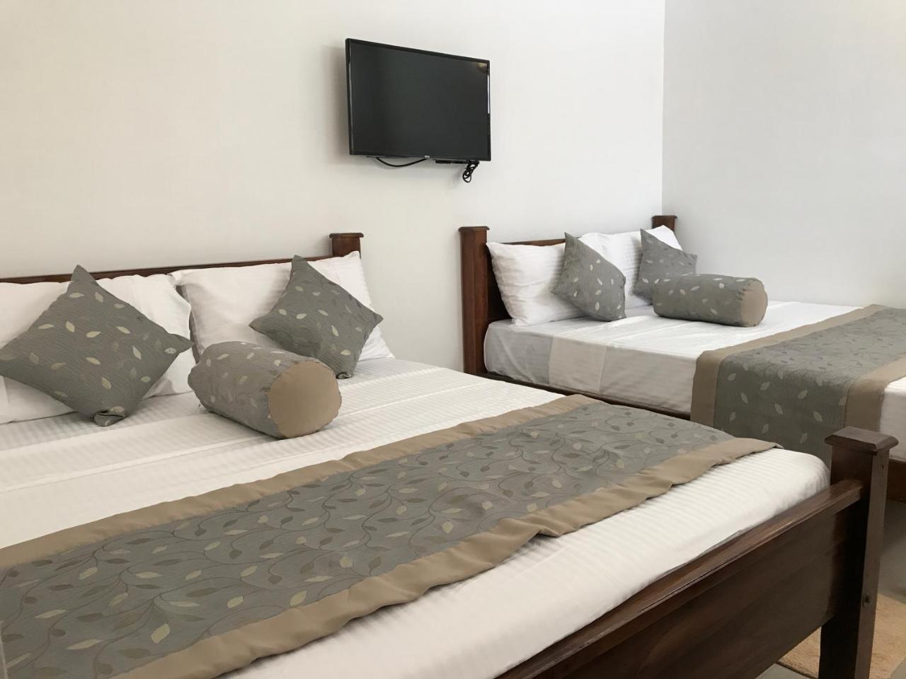 Royal White Tourist Rest Otel Anuradhapura Dış mekan fotoğraf