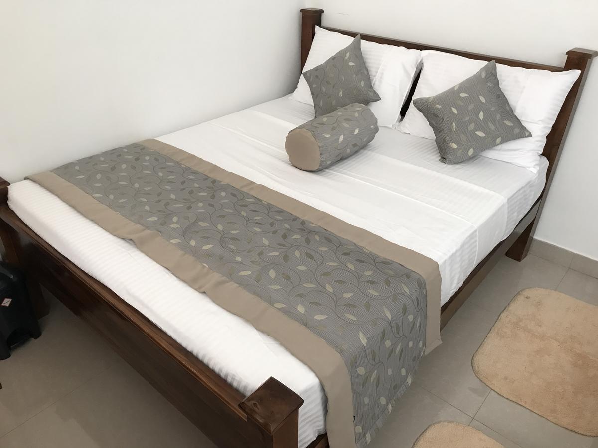 Royal White Tourist Rest Otel Anuradhapura Dış mekan fotoğraf