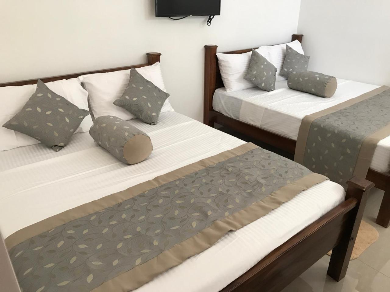 Royal White Tourist Rest Otel Anuradhapura Dış mekan fotoğraf