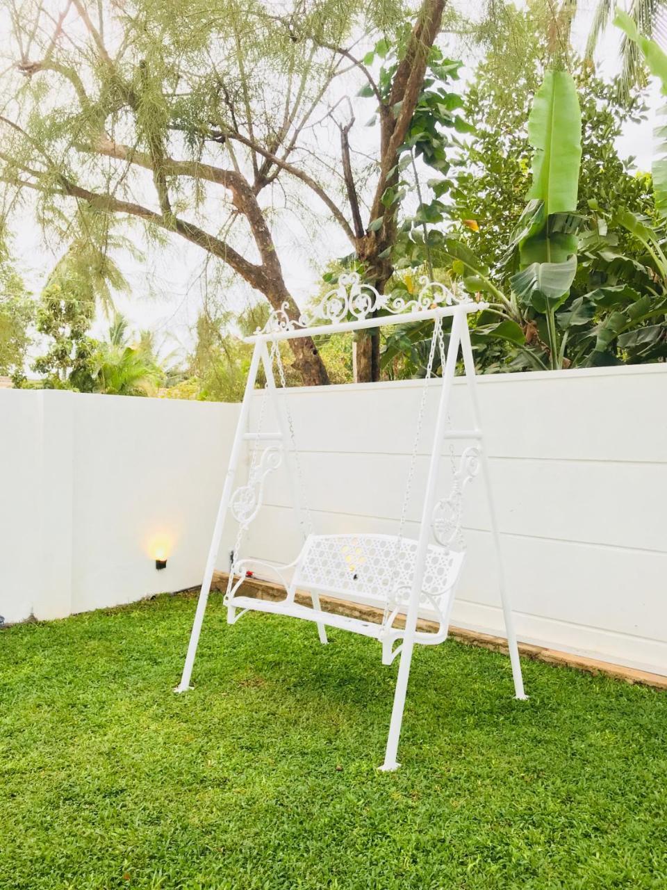 Royal White Tourist Rest Otel Anuradhapura Dış mekan fotoğraf