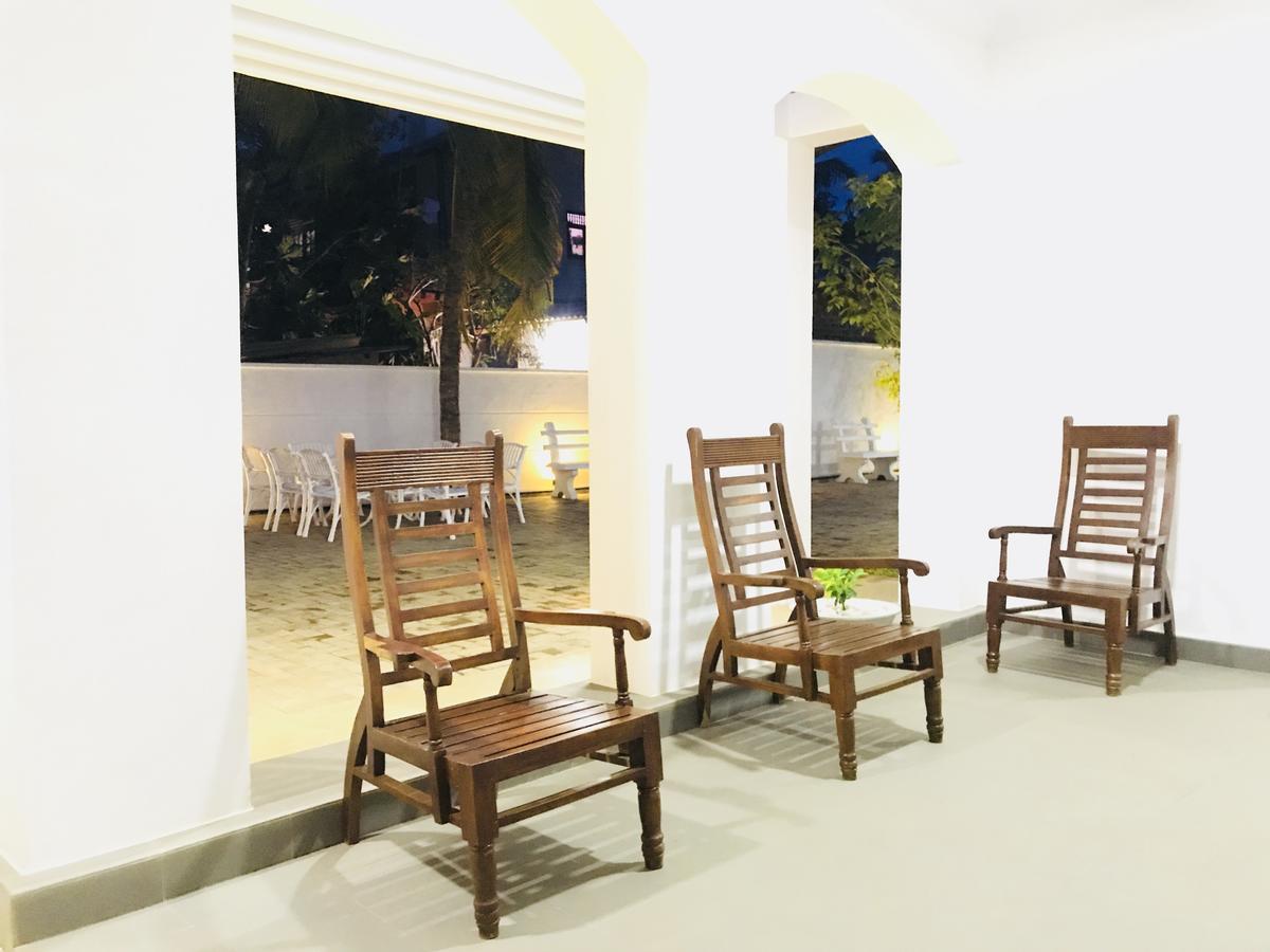 Royal White Tourist Rest Otel Anuradhapura Dış mekan fotoğraf