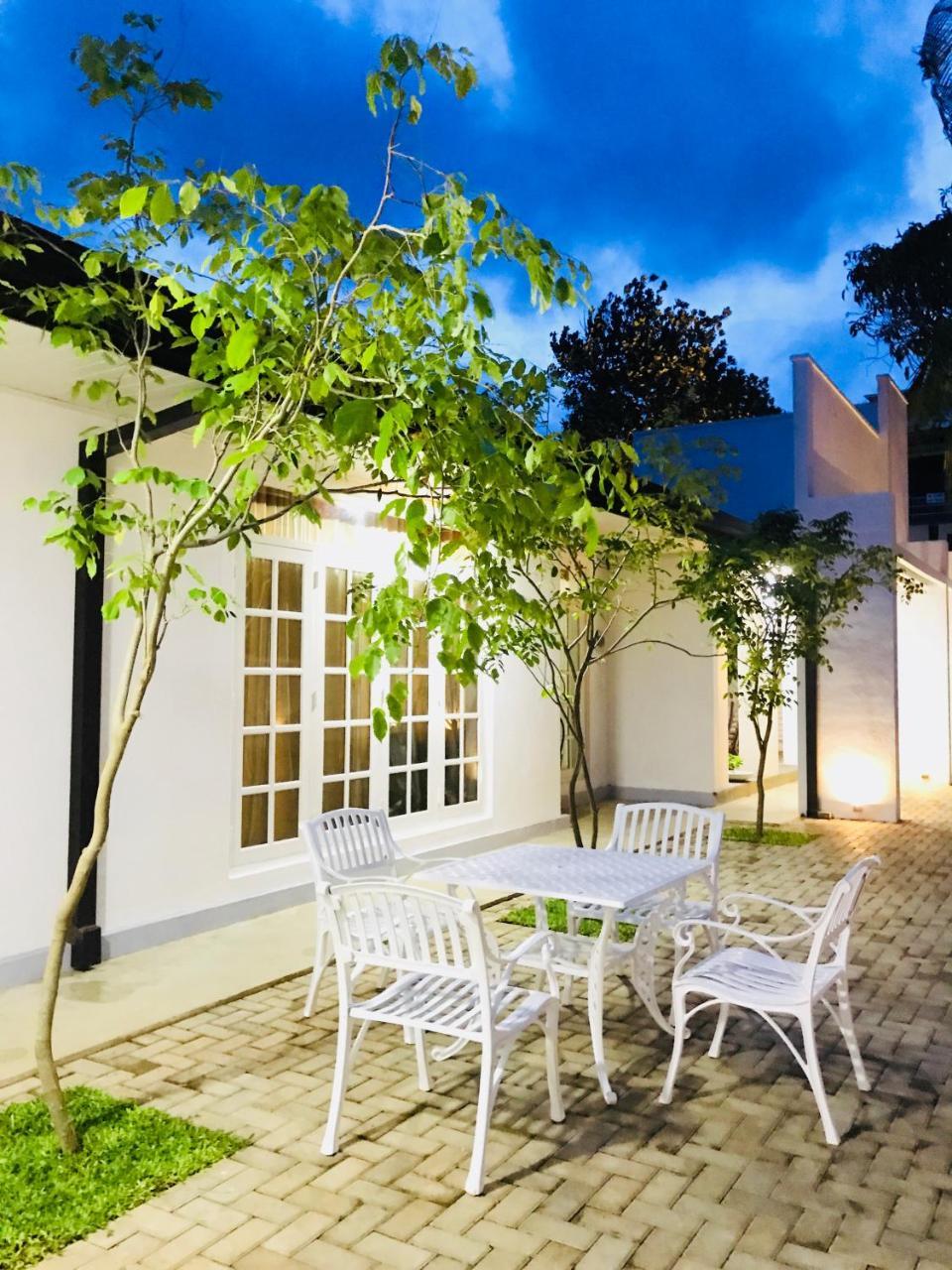 Royal White Tourist Rest Otel Anuradhapura Dış mekan fotoğraf